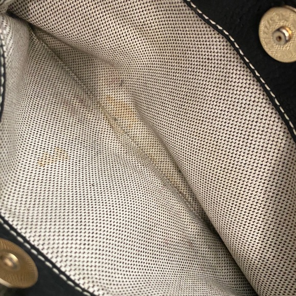 Authentic Dooney and Bourke handbag. - Picture 4 of 5